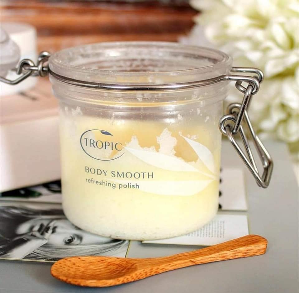 lisa_robbo's tweet photo. Who’s yet to try the body smooth polish? 🙋‍♀️

Packed with invigorating and hard working mineral sea salts and essential oils, it’s irresistible formula buffs away dead skin cells to reveal unbelievably soft &amp; radiant skin ♥️

ONLY £24 FOR THE JAR &amp; it lasts ages!!! ♥️♥️ https://t.co/HPXef3YRr8