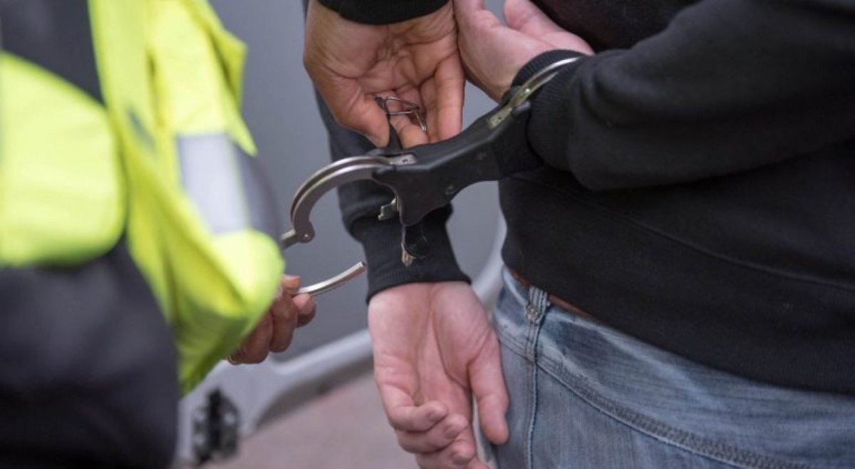CannockPolice's tweet photo. #ARREST Officers this morning arrested a 37 year old male from Cannock, following a number of burglary dwellings and attempt burglary dwellings that occurred overnight 29/02 and the early hours of 01/03 around the Hednesford area. Male currently in custody. #NPT3 #IOM #Shift1&5 https://t.co/jyttPv3DuC