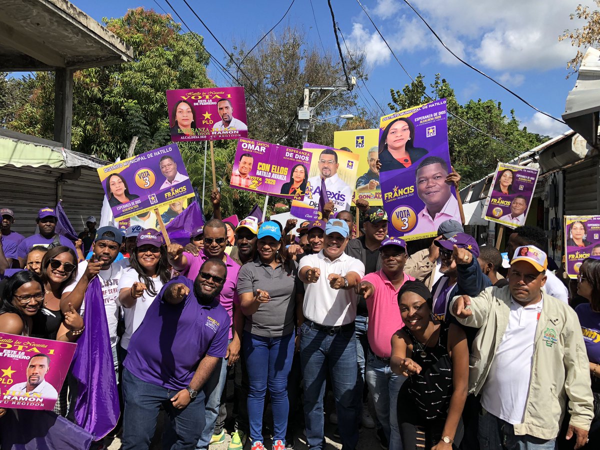 TommyGalanG's tweet photo. Esta mañana dominical participamos en un masivo mano a mano en el Distrito Municipal de Hatillo, junto a la próxima Directora Esperanza De Dios Ramirez ,candidatos a Vocales y las fuerzas aliadas. https://t.co/XTDWsdNjWy