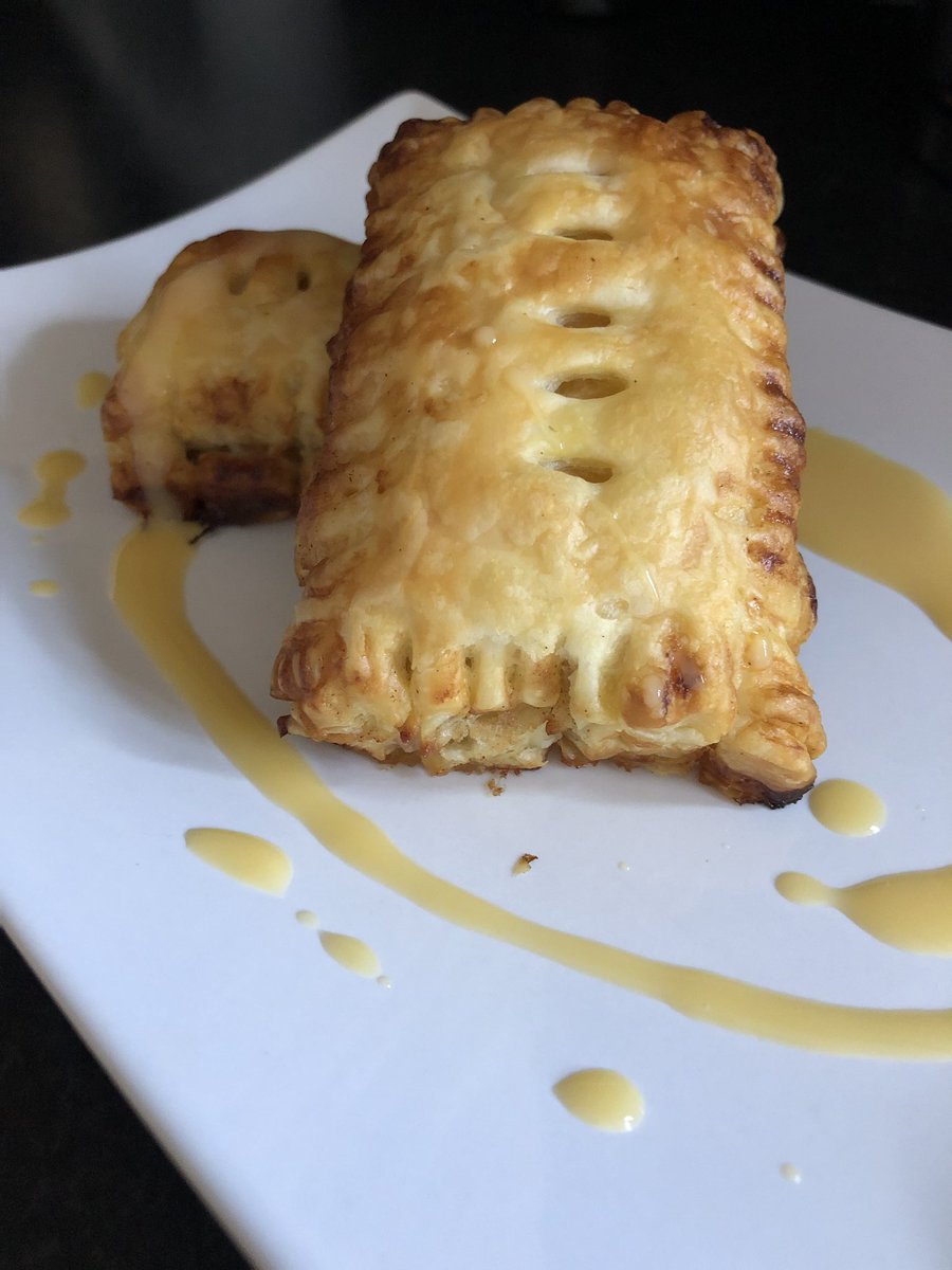 druggy21's tweet photo. Apple Pockets #ChefRubyInTheHouse #Baking #Food #Dessert https://t.co/Y4fjAJSLa0