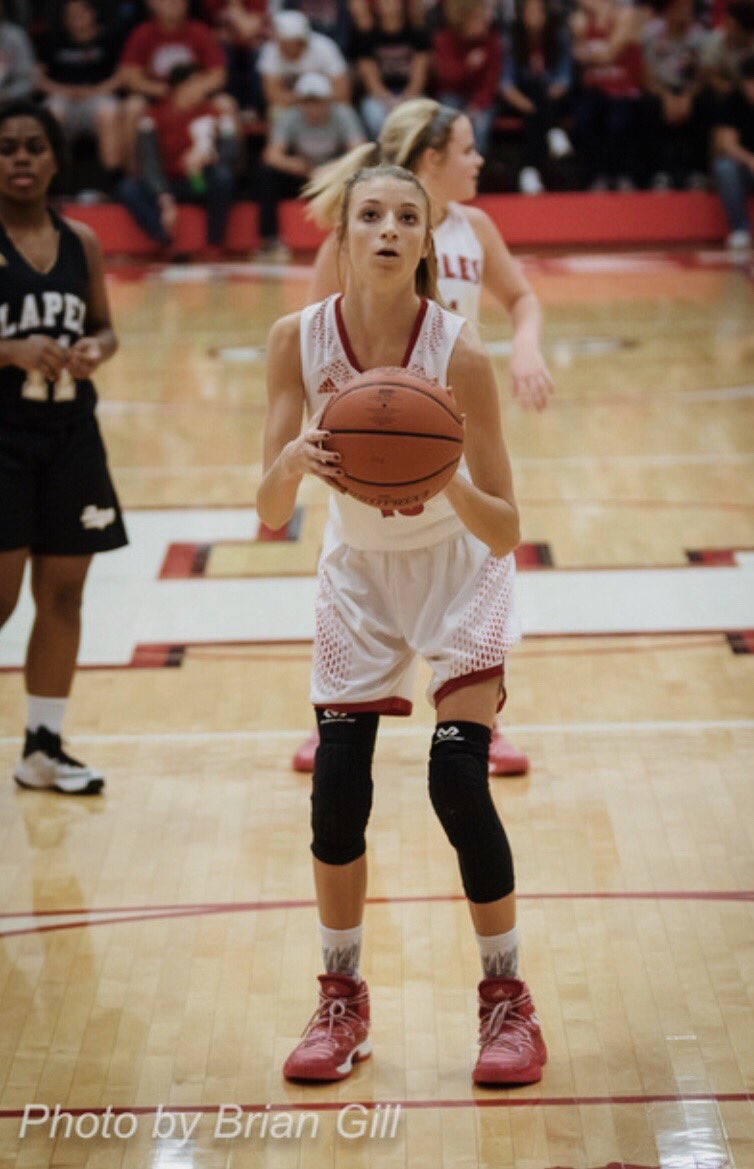 addiegardnerr's tweet photo. 4 years of frankton hs varsity basketball came to a end yesterday, and In my senior year we made history,   Couldn’t be more proud. #adream #proudtobeaeagle https://t.co/VK37D39x4Z