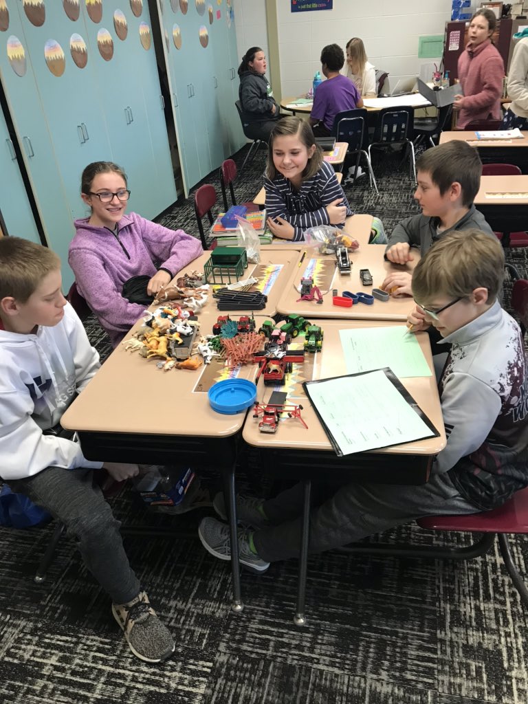 MrsBridgetEbert's tweet photo. Learning the function of the cell may be our standard...but how we learn it is up to us! Students were given requirements to complete their tasks; how they did it was up to them. Cell city projects 1/2 wayGreat things happening in each project. science & life lessons. #cellcity https://t.co/pQIonAyxQV
