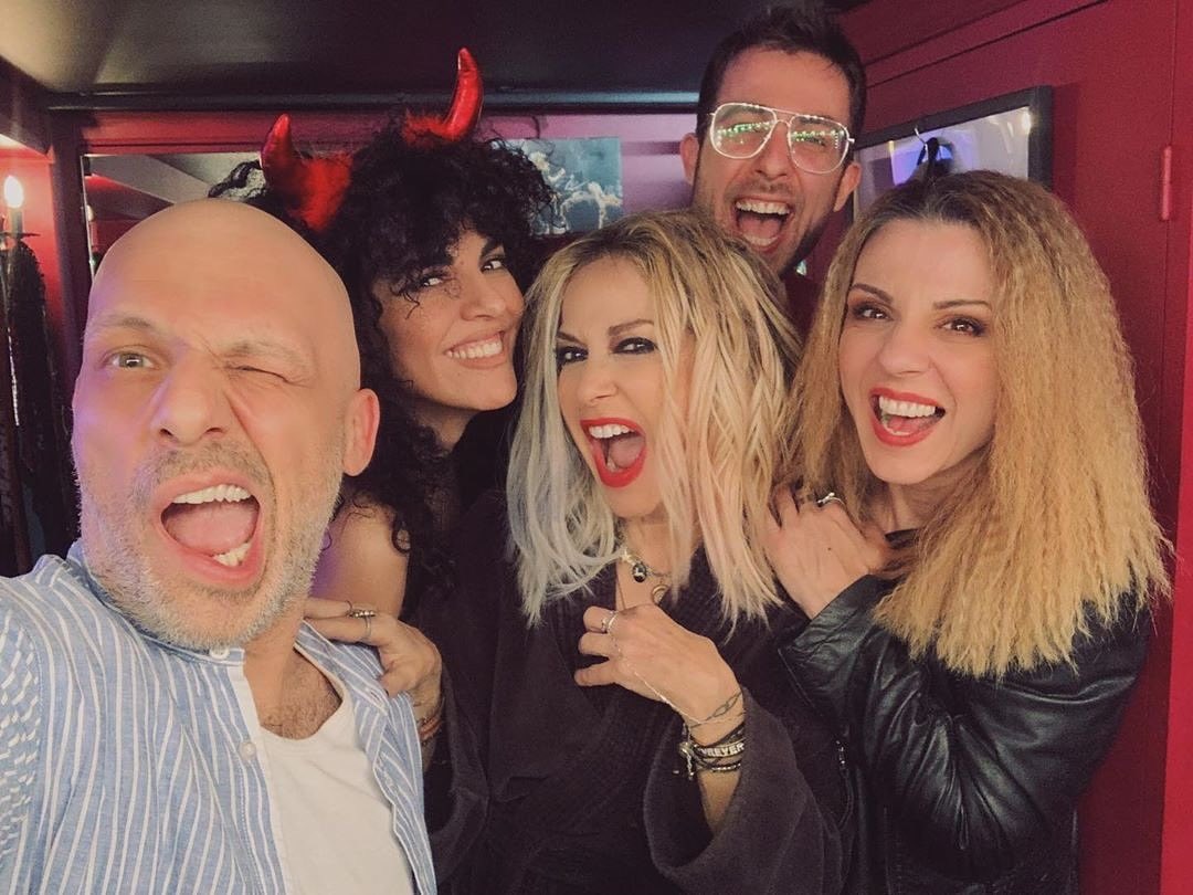 fannaticslive's tweet photo. Καλό Μεσημεράκι! 😝 #annavissi #fannatics #hotelermou5 #backstagepic #kalomesimeraki
Photo: @nikosm77 https://t.co/03nQyTsxVb
