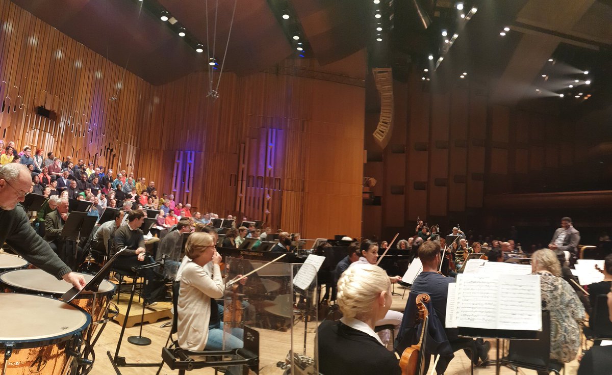 maxinekwokvln's tweet photo. #andrejthomas "you guys all have a great attitude! Or if you don't.. you're hiding it really well!" We're having a great time hearing the amazing gospel singing! @londonsymphony, @KensingtonSings, @FinsParkSings, @vicparksings and our own community choir https://t.co/PaVLHwWKf0
