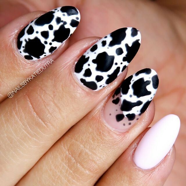 Nailstyletweets's tweet photo. Who says #animalprint has to be #leopard? We are #inlove with this #cowprint design! 🐮⠀
⠀
Nails by @Nailsbykatiedutra on #Nailstyle! ⠀
⠀
#matte  #mattenails #negativespacenails #nudenails #printednails #naildesign #handpainted #freehand https://t.co/yXFGjjUUnv https://t.co/N1RIUSaPlN