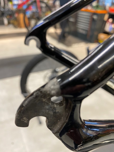 ibmBIKE's tweet photo. #foderi e #forcellini di #telai in #carbonio : #riparabili.
#telai #carbonio #bike #biciclette #riparazione #ruote https://t.co/OeW7q5KOcc