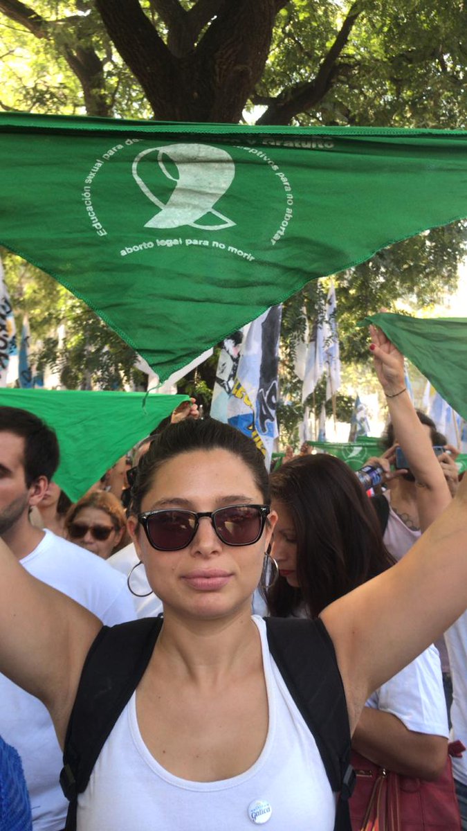CasaGatica's tweet photo. Estalló la plaza con el anuncio de Alberto. #AbortoLegal2020 #TodosConAlbertoYCristina https://t.co/7GHmWYnrUe