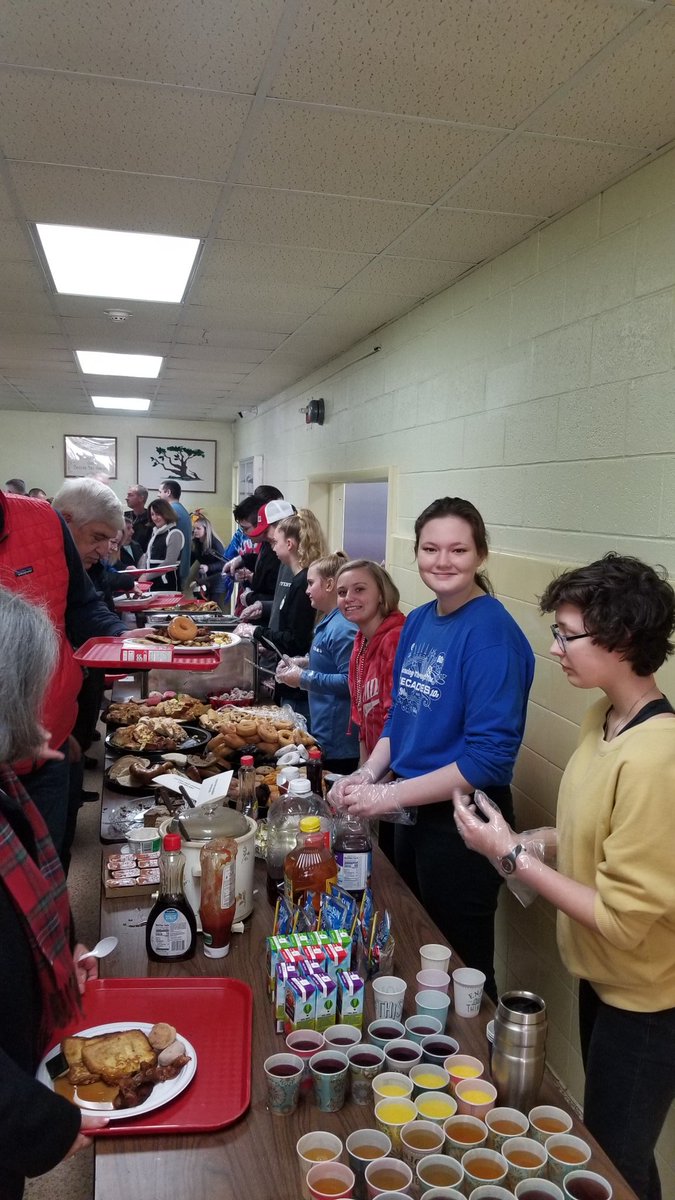 SHMDphotos's tweet photo. Breakfast at St. Michael's!! A South High Marathon Dance tradition! #SHMD20 https://t.co/TU7n3EyW0B