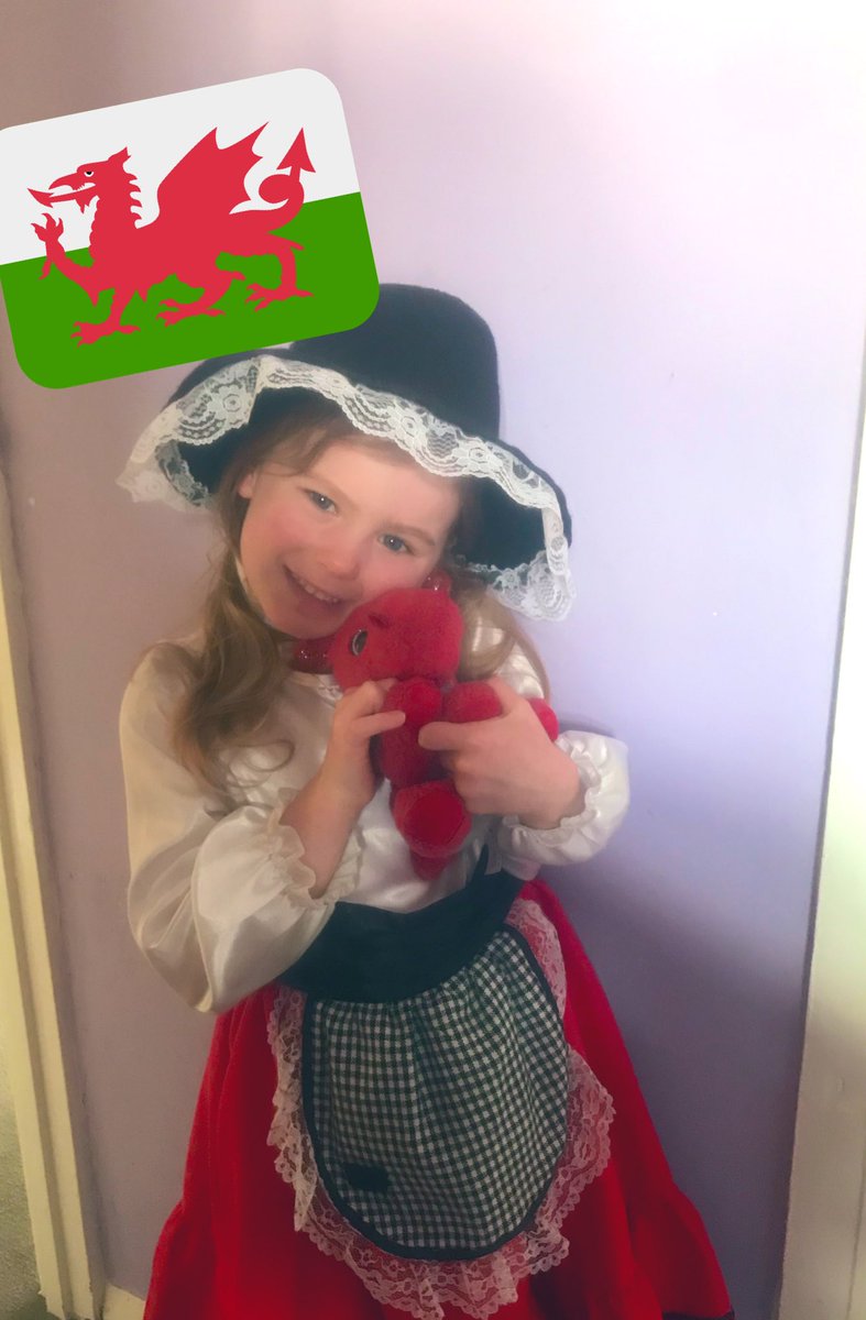 HelMeig's tweet photo. @ctkprmcardiff Mae Dewi ddraig yn ddweud “ddyd gŵyl Dewi hapus pawb” xx https://t.co/IpWh8JxIn8