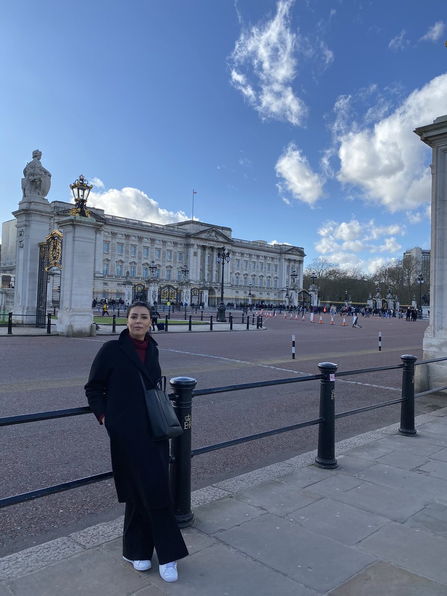 noura_eljerbi's tweet photo. Buckingham Palace #londoning #London https://t.co/BLsV7QJyk8