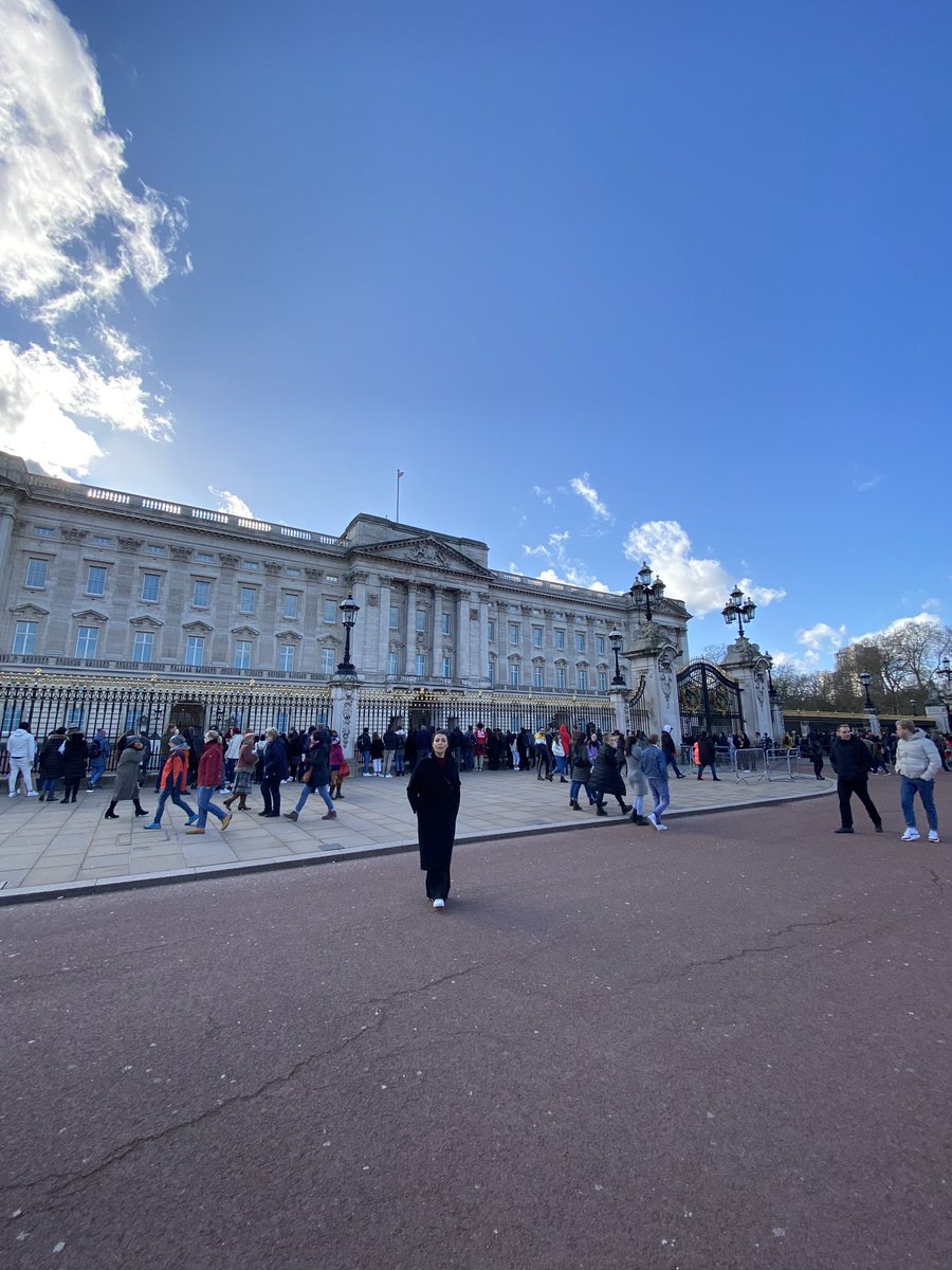 noura_eljerbi's tweet photo. Buckingham Palace #londoning #London https://t.co/BLsV7QJyk8