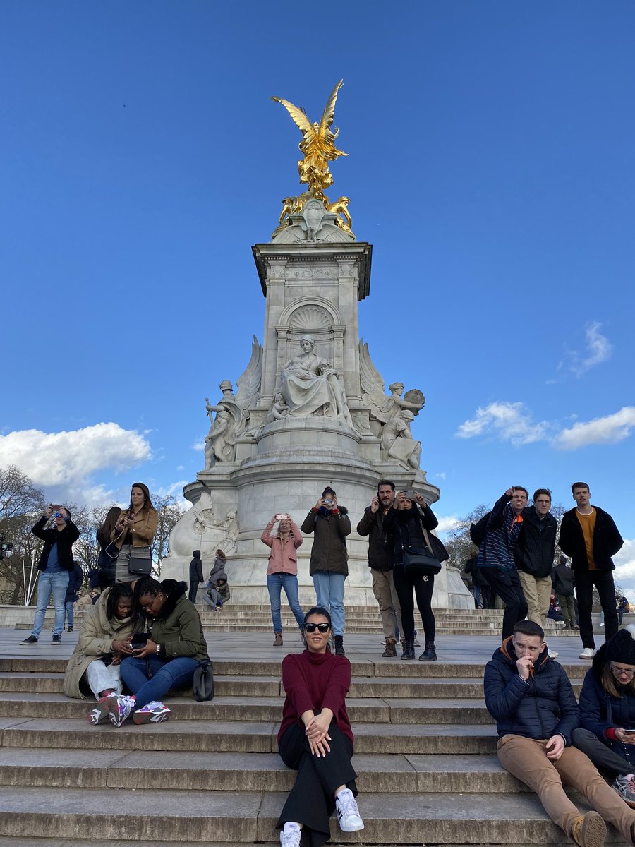 noura_eljerbi's tweet photo. Buckingham Palace #londoning #London https://t.co/BLsV7QJyk8