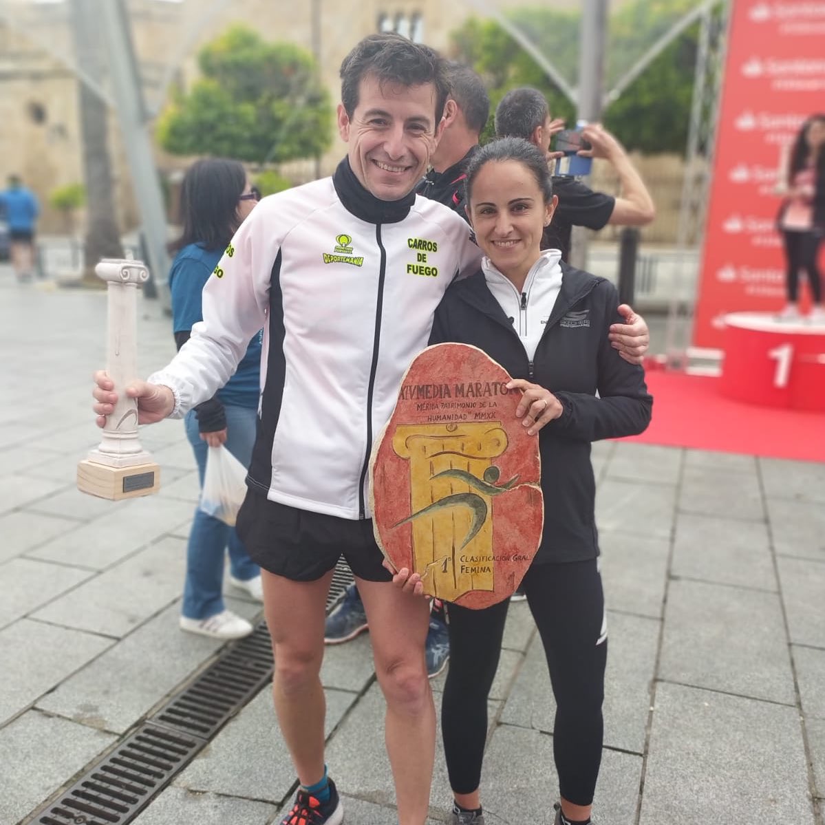 MamenLedesma's tweet photo. Contenta por haber podido ganar #MediaMaratonMerida y más aún por haber pasado un ratito con amigos
#seguimossumando #entrenaymejora https://t.co/0eUjpU6ZqB