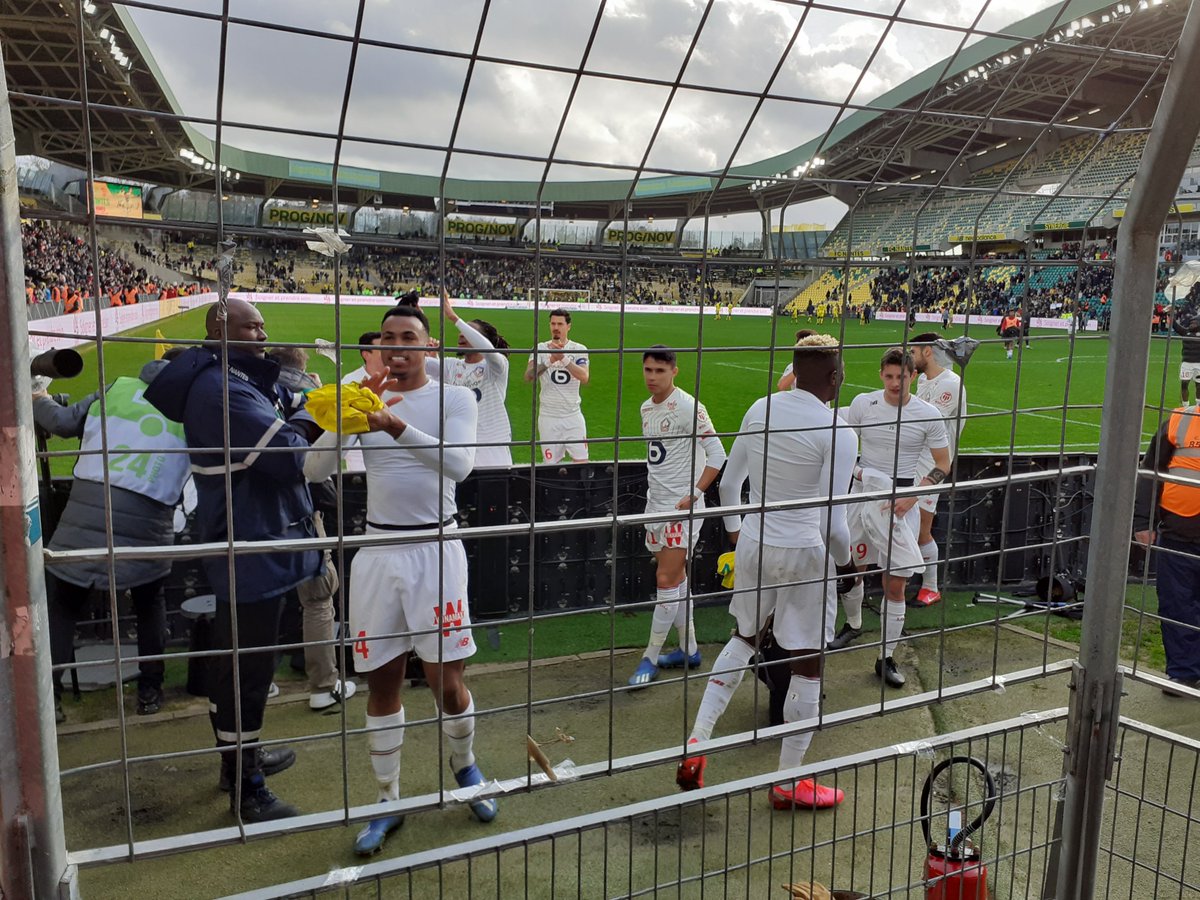 JejeEnTournee's tweet photo. Malgré la douleur liée à ma blessure, cette nouvelle victoire à l'extérieur avec une belle équipe sur le terrain comme en dehors atténue ma douleur.
Cherchons le podium 💪🥉
#FCNLOSC #LOSCFANS #Ligue1Conforama https://t.co/BF4rRXq3ya