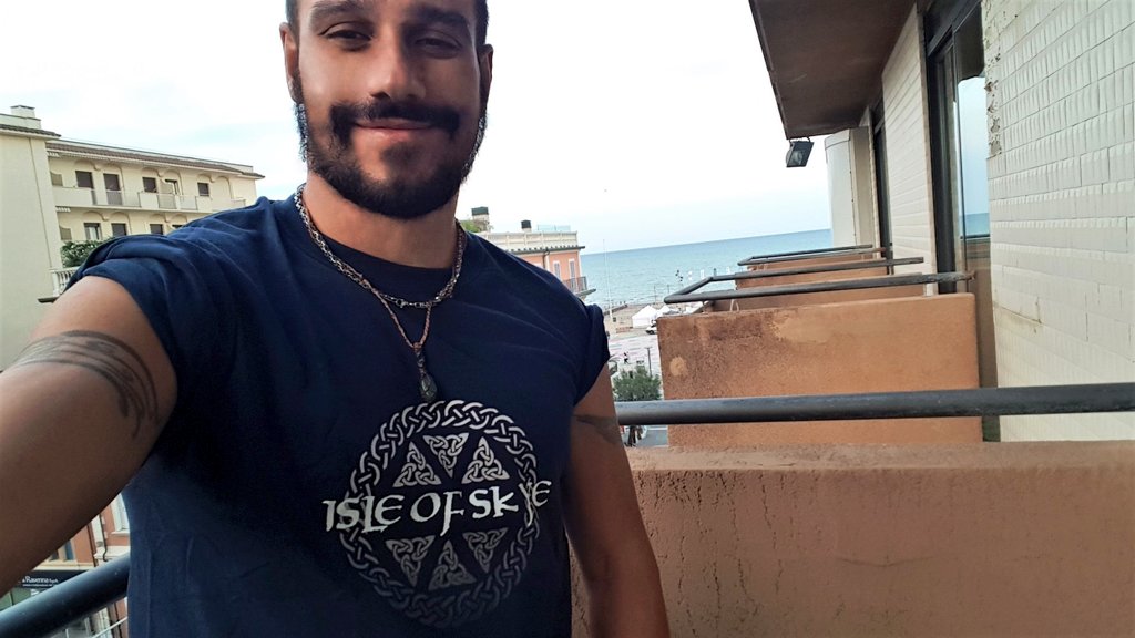 JoelSepelJOELSE's tweet photo. #RICCIONE🇮🇹 #HOTELALASKARICCIONE #InEmiliaRomagna🇮🇹 #JoelSepelnHotelAlaskaRiccione #JoeleSepelInRiccione #JoelSeInEmiliaRomagna #JoeleSepelInEmiliaRomagna🇮🇹 #ItalianRocker #JOELESEPEL #joelse #joelsepel #CRUMBLENOT #dotatoditalento #GUARINOGIUSEPPE #TheGreatDude #toporiginalone https://t.co/gEFA2zIrAT