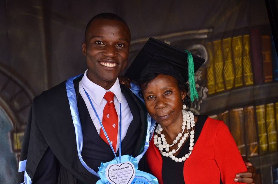 nickspartan01's tweet photo. Last year we paid Steven a visit in December,since then his condition has deteriorated & he hs bin in Kenya 4 treatment since the yr begun,Steven is an OB of Kings College Budo,A recent MBRA uni graduate of pharmacy who topped his class we r raising 500k 4 his treatment in Kenya https://t.co/LXnVik92XB