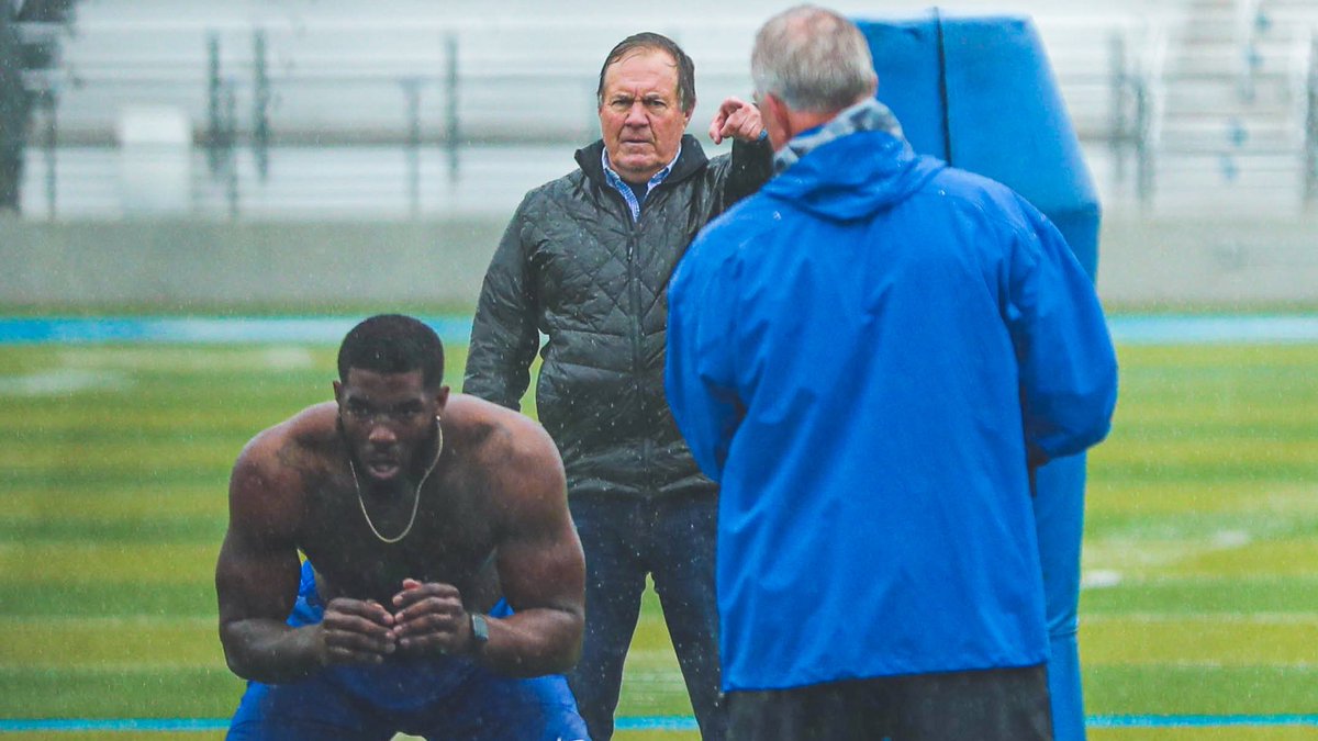 BleacherReport's tweet photo. Bill Belichick skipped part of the combine to scout Middle Tennessee defensive end Tyshun Render in the pouring rain.

Render was not invited to the combine.

Only Belichick.

(via @MikeReiss, @n_wallach, @MT_FB) https://t.co/6BzySff01B