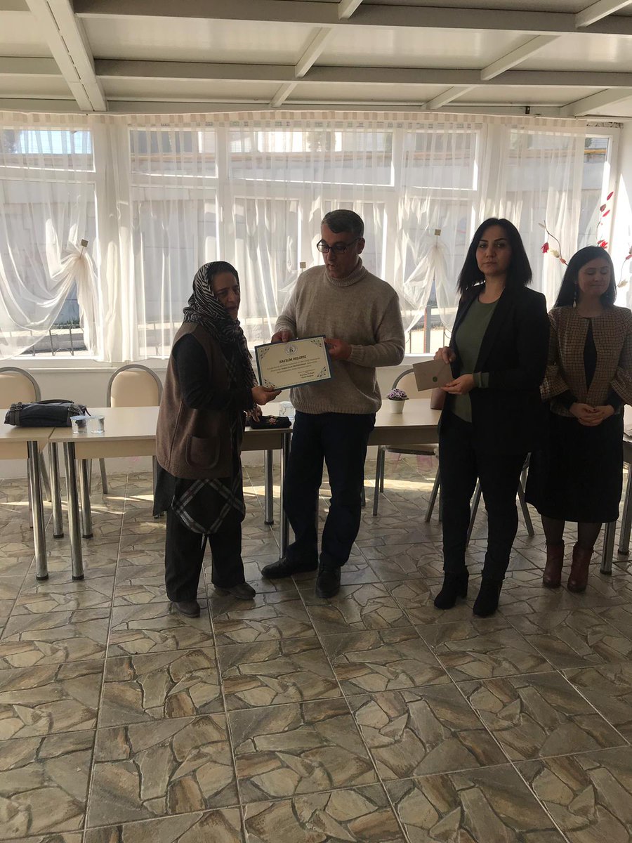 Dernek412's tweet photo. Denad ve Kocaeli Büyük Aile Federasyonu isbirliği ile ilcemizde engelli çocuklarımıza yönelik yapacağımız bir takım sportif faaliyetler ile ilgili psikologlar eşliğinde üyelerimiz ve ailelerine bilgilendirme semineri ve sertifikalar verdik.
#denad
#kodef
#dilovası https://t.co/oZMlO1DvdE