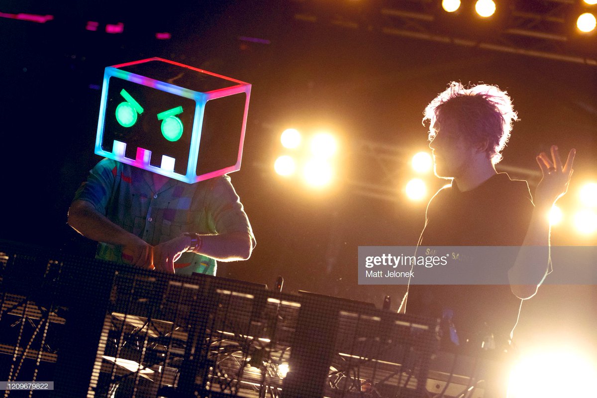 MattJelonek's tweet photo. What else can you get with a box on a guys head? 🤖 Barely Alive B2B Virtual Riot shot with the new Canon 1DX MK III. Focus in low light catches it all and tracks faces very well. #DiscoverHidden #Canon1DXMKIII https://t.co/nta9Tq8Z8t