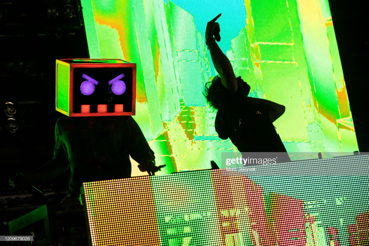 MattJelonek's tweet photo. What else can you get with a box on a guys head? 🤖 Barely Alive B2B Virtual Riot shot with the new Canon 1DX MK III. Focus in low light catches it all and tracks faces very well. #DiscoverHidden #Canon1DXMKIII https://t.co/nta9Tq8Z8t