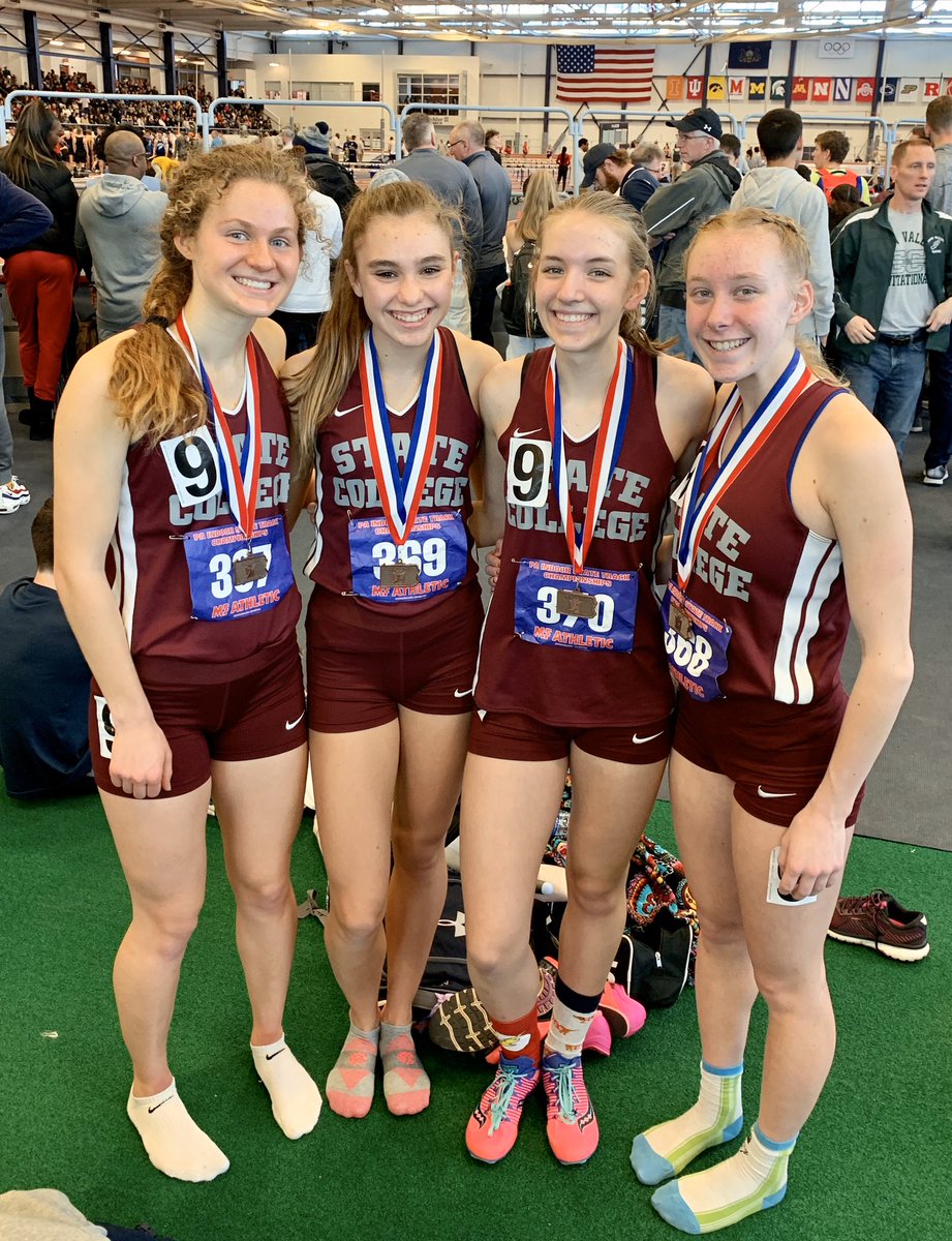 GursSCtrack's tweet photo. BIG start to the day! Way to GO, #SCTF 👏🏻💪🏻👊🏻🎉🏆 @Haus_elly Karsyn Kane, Marlee Kwasnica, &amp; Grace Morningstar 4x800m Relay 6th place at #PTFCAStates ❤️🔥 https://t.co/6d4AZBbMXh