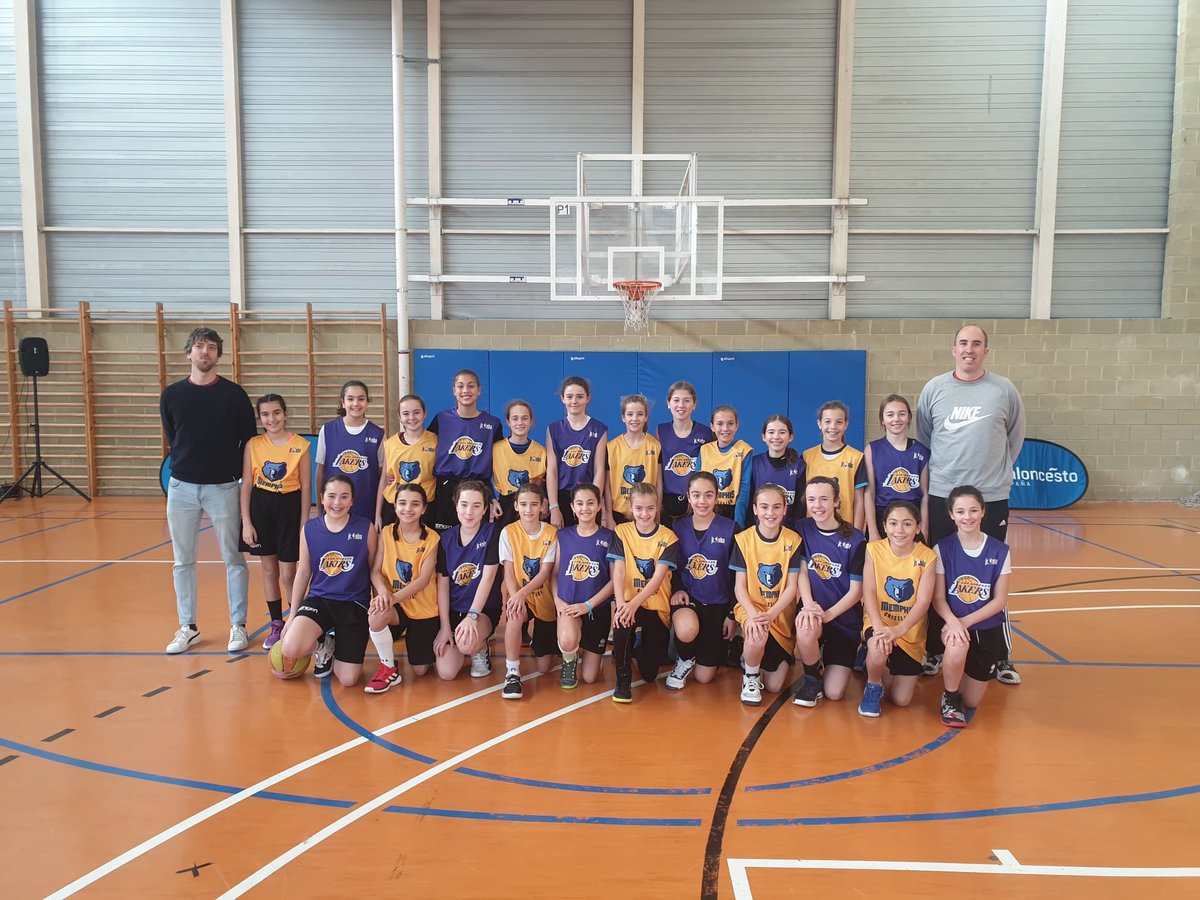 SalvadorBasket's tweet photo. Somos CAMPEONAS de la @jrnba @CompeticionFEB Nuestras chicas del Alevin A entrenadas por Vidal se han proclamado campeonas de esta fantástica competición representando a los @Lakers Increíble experiencia para nuestros dos grupos alevines que han llevado al cole a lo más alto. https://t.co/UXbHhhKjeJ
