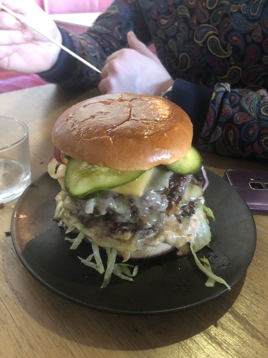Sal_CDG's tweet photo. Had a great lunch with the family at Cut &amp; Grind Burgers in Kings X at the weekend. I had the Big Smoke- Awesome 10/10. #cbgburgers #bestburgers #burgers These guys have nailed it ! https://t.co/3nHKLg6bFT