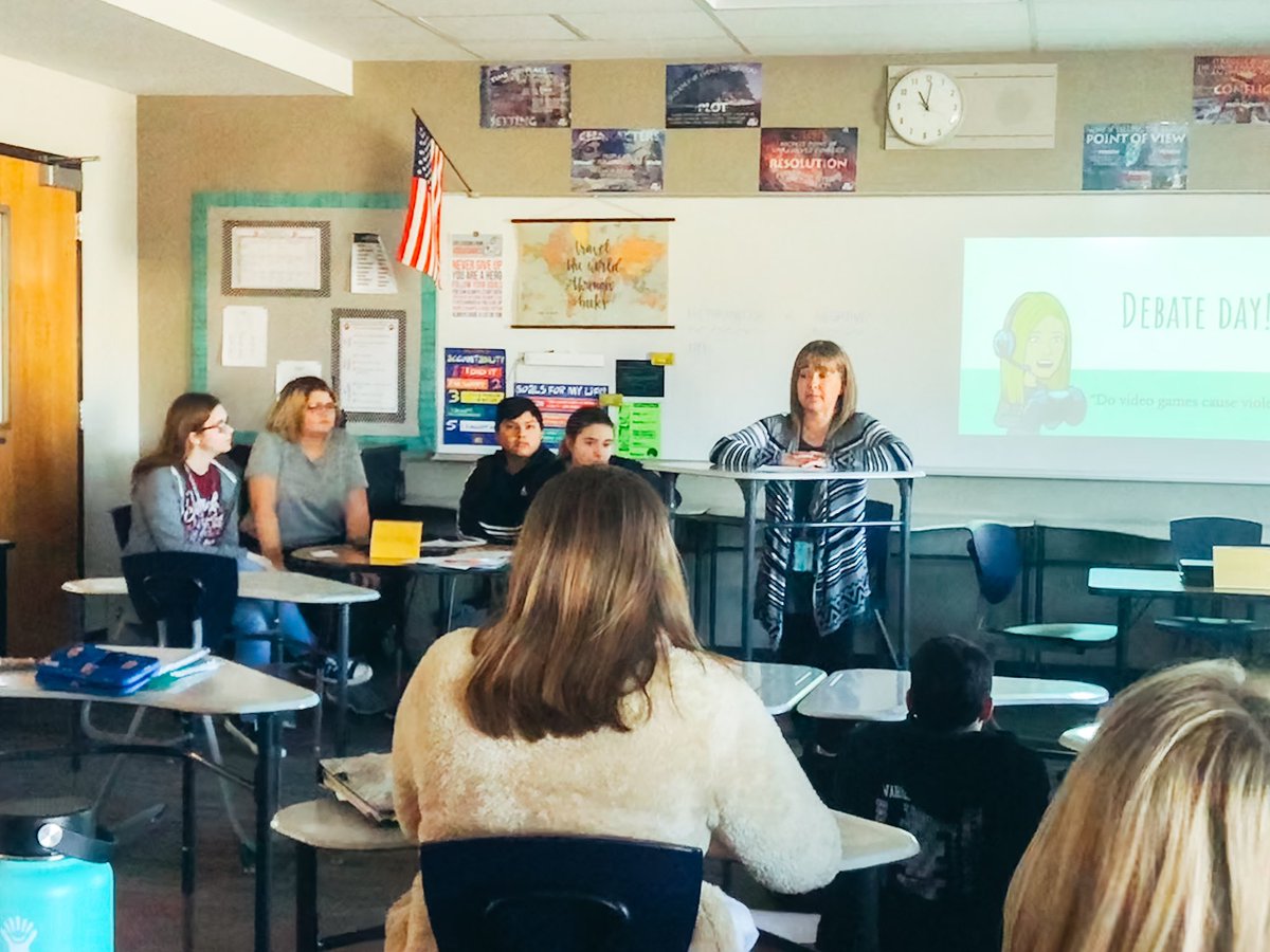 MrsBackhausWMS's tweet photo. We had a familiar face in our classroom on Friday! Thank you, @drutherford_wms, for stepping in when an entire debate team was absent! The students and I LOVED having you! #WMSLevelUp #WMSTigers https://t.co/9XfoHfhPTE