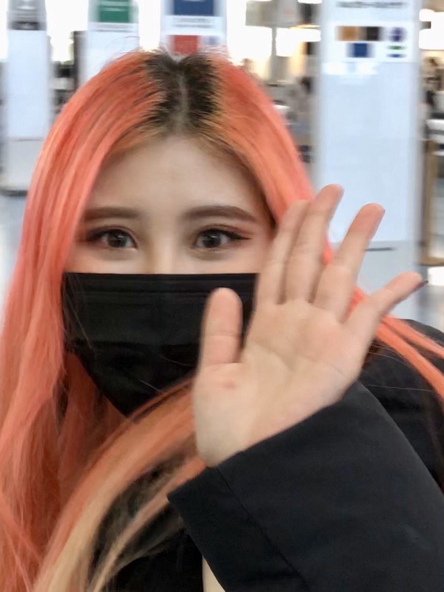 tokimune1281's tweet photo. 200301 Send-off at Haneda Airport④
#옐로비 #YellowBee
#イエロービー
#설하 #seolha #ソラ
@Ylb_Official @YellowBeeSeolha https://t.co/lwgR62ocPb