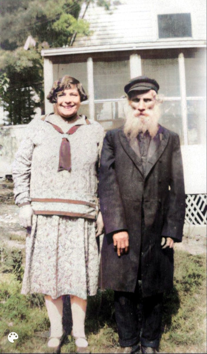 HazelNutTreeGen's tweet photo. Anyone else work on family history in church? 😅 I can’t stop playing with the @MyHeritage colorizing feature! My beautiful great great grandmother and her father. 💓 #familyhistory #genealogy #familyphotos https://t.co/nxzn0RCUO2