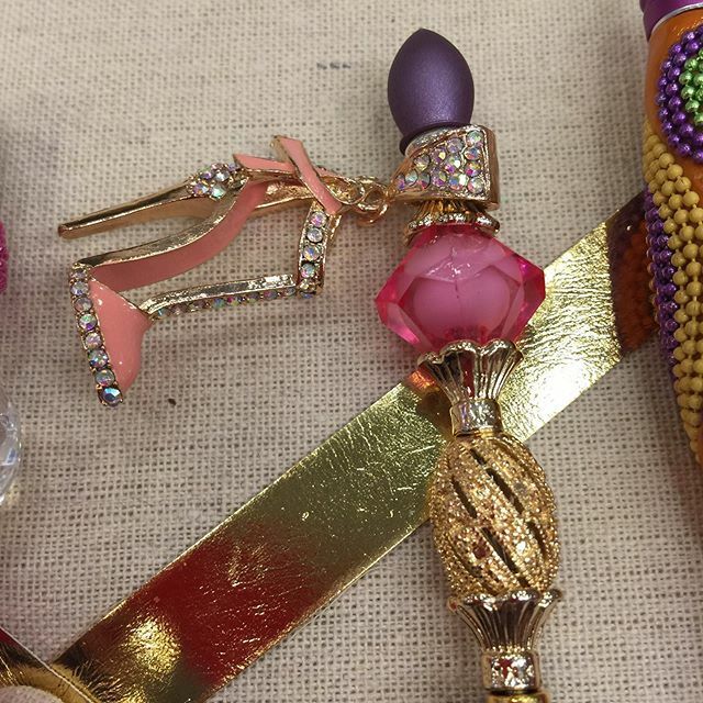 Adorbs! 👡💃🏼
.
.
.
.
#pens
#penlovers
#blingbling 
#bwips2020 ift.tt/38cxWjZ