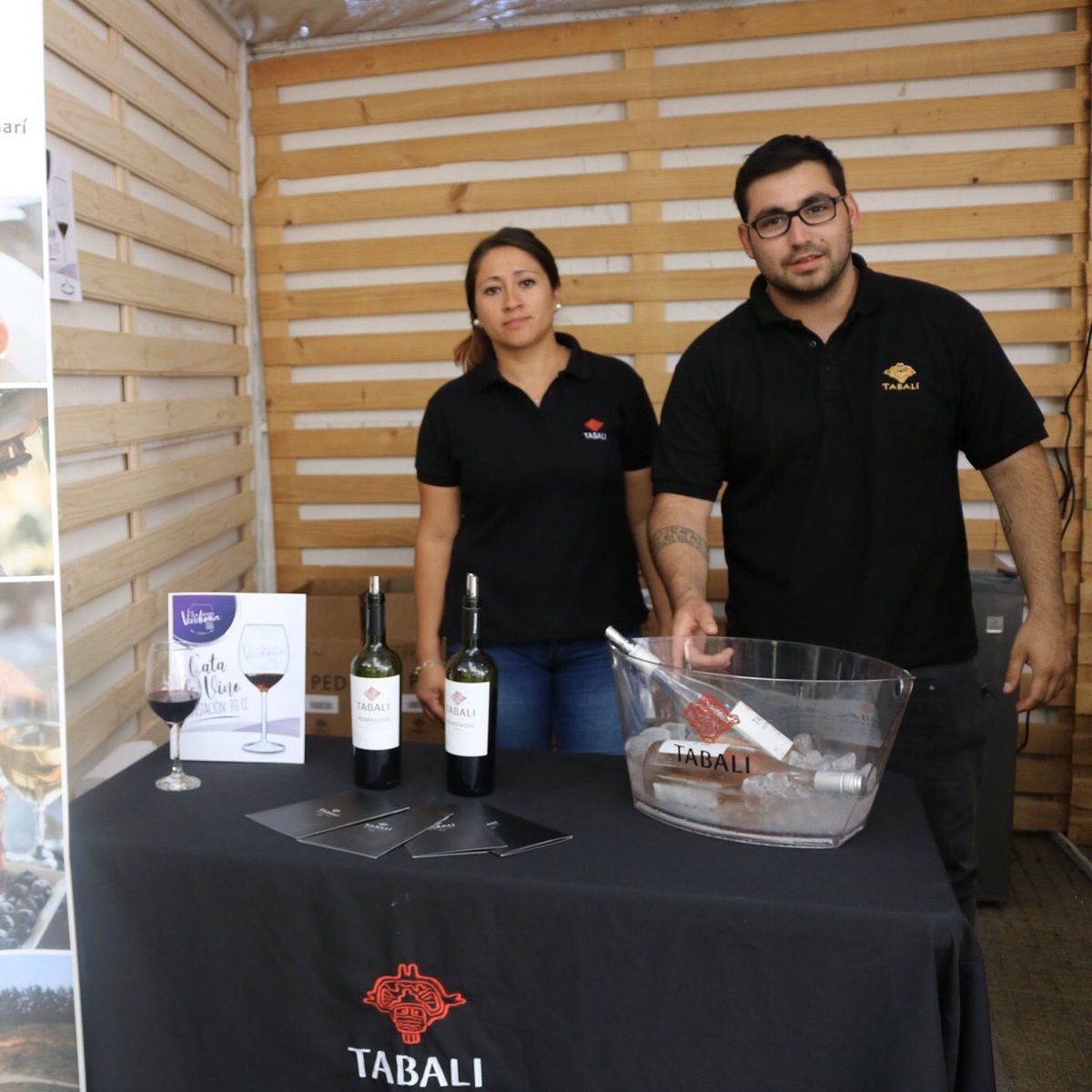 MundoVendimiaCL's tweet photo. Estamos en el Valle del Limarí, celebrando la Vendimia de Ovalle. Grandes vinos de tremendos productores de la zona. Seguimos acumulando #KilometrosDeDescorche. Próximo destino SANTA CRUZ! Allá vamos. https://t.co/TZFcBUCzTa