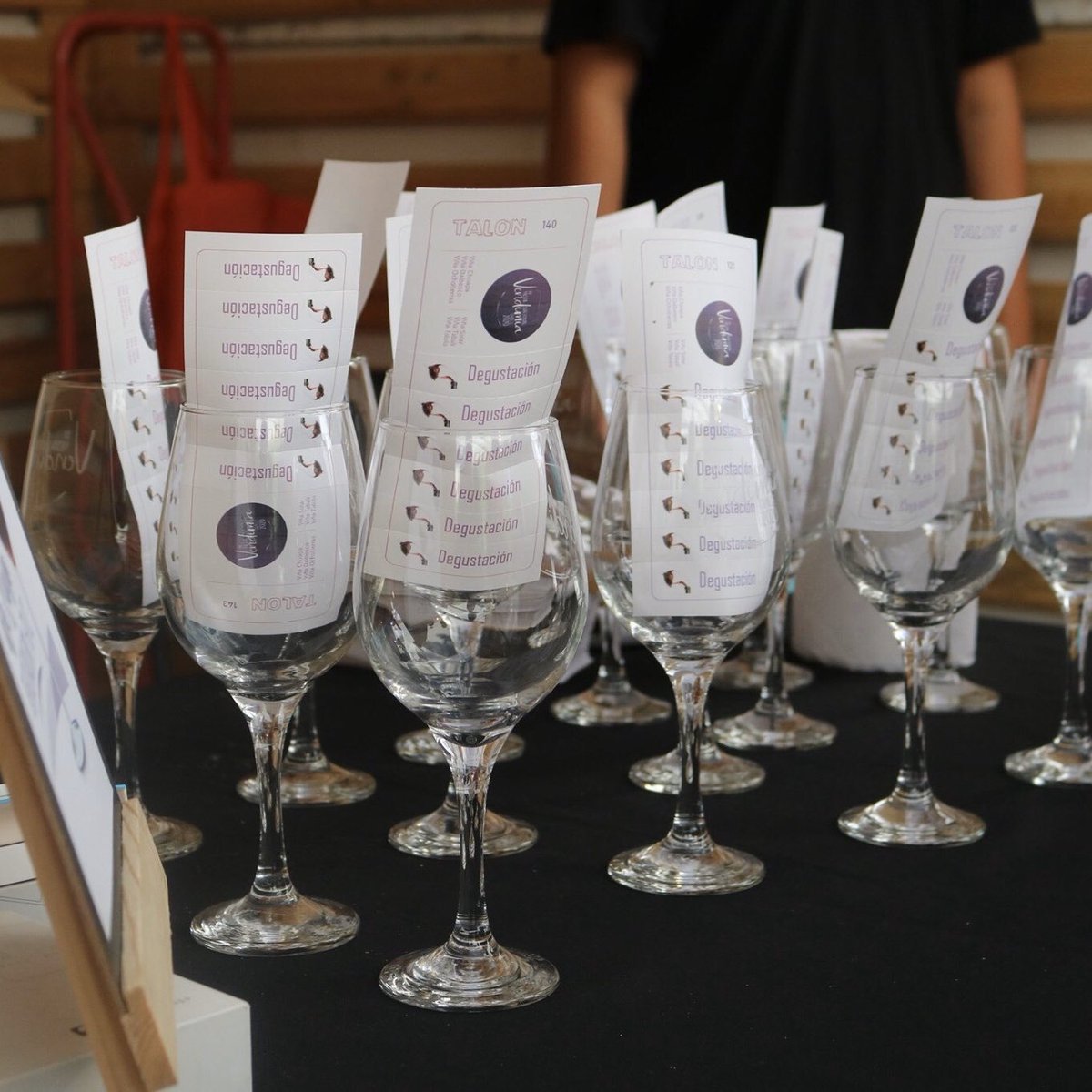 MundoVendimiaCL's tweet photo. Estamos en el Valle del Limarí, celebrando la Vendimia de Ovalle. Grandes vinos de tremendos productores de la zona. Seguimos acumulando #KilometrosDeDescorche. Próximo destino SANTA CRUZ! Allá vamos. https://t.co/TZFcBUCzTa