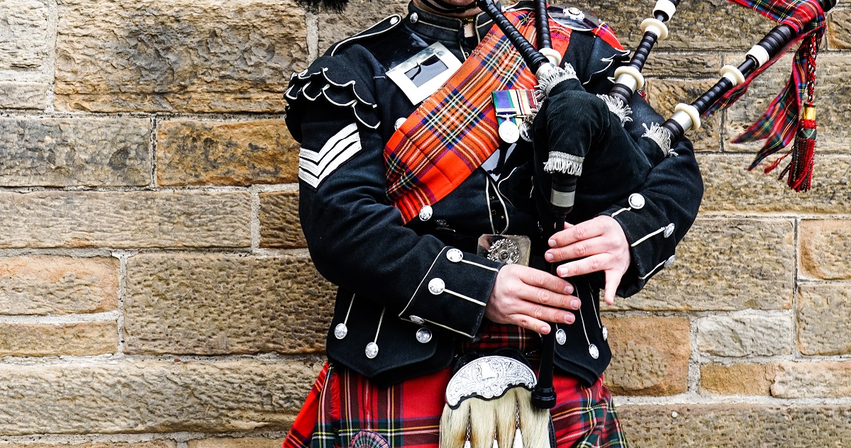 Can you guess what the national instrument of Scotland is? 👀 That’s right! It’s the bagpipes. If you’re looking to grow your knowledge of trivia, then come by the Jig and Reel today at 6:30! You might just win some prizes. 😉