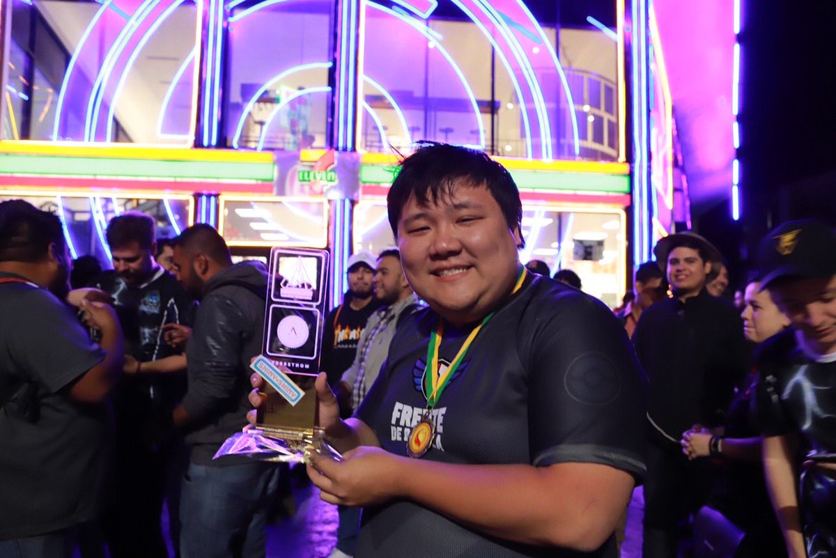 s0noroman's tweet photo. ¡Esa noche fue épica! Gracias a toda la comunidad de #PokémonGO en Monterrey, gracias a @PoGoKieng y @swaggron333, gracias a @7ElevenMexico, gracias a @frente_mexico y a todo el mundo por seguir el #BattleTowerMTY. https://t.co/WvqSPyA49C
