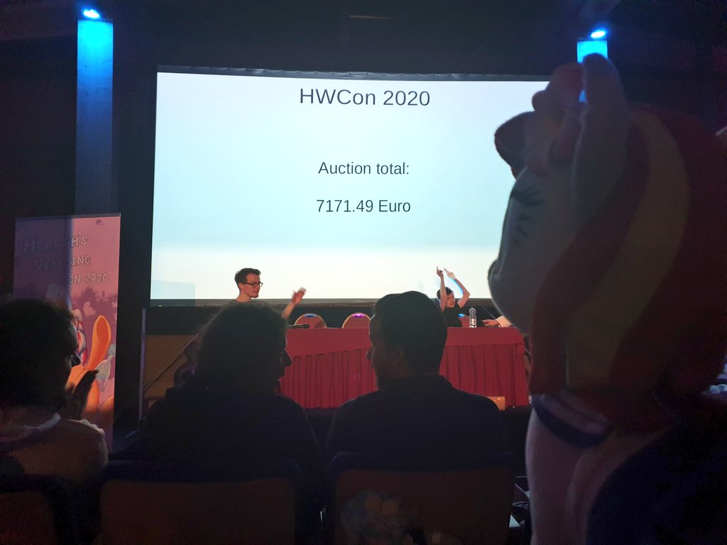 xeto_de's tweet photo. The charity auction is over and the end of @HWConvention is coming closer and closer... 💰

[Poniko]: "Unbelievable. What a gorgeous final amount. Also to see a VHS again. The charity auction with @perrydotto and you guys are sooo amazing!" ( ╹▽╹ )
#brony #mlp #HWCon #ポニコ https://t.co/uvMB5EdrVr