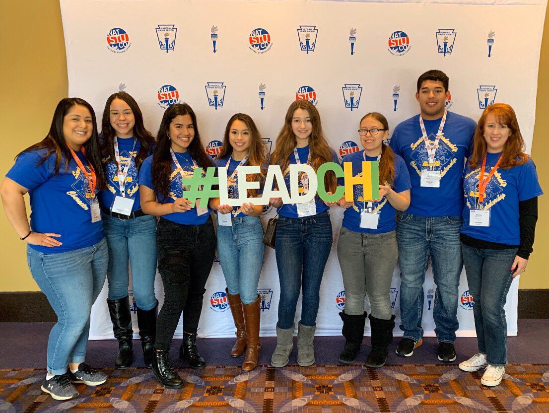 MarissaKubala's tweet photo. I had such an amazing time these past four days with the #AliceHS National Honor Society Officers and their Adviser, @missjess0411 #LEADCHI #bestgroupever #happypeeps #Chicago2020 🌬❄️#smilesallaround 😁🐺🧡 https://t.co/YHOGUvPy5X