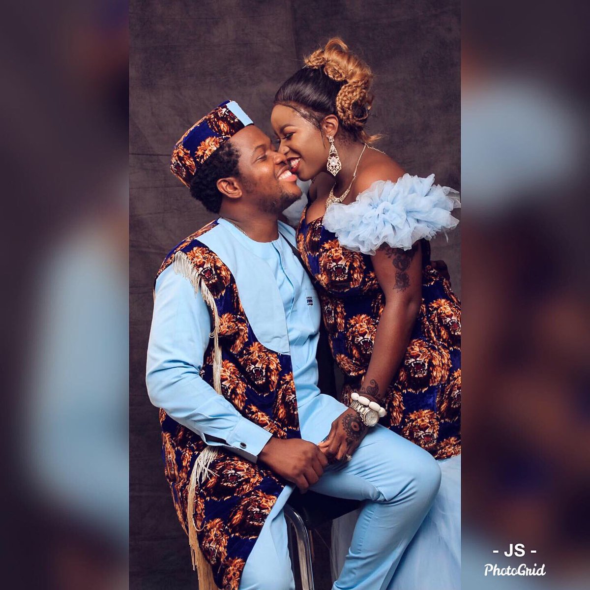 J_solofficialNG's tweet photo. Power couple styled by Us for their New year traditional themed photoshoot ..
We love LOVE 💙💙🤎🤎💙🤎
Complete Outfit 👌🏽👌🏽
#JScouple #JSMan #JSWoman #Fashion #Style #ISiagu https://t.co/o4ixO3AjZV