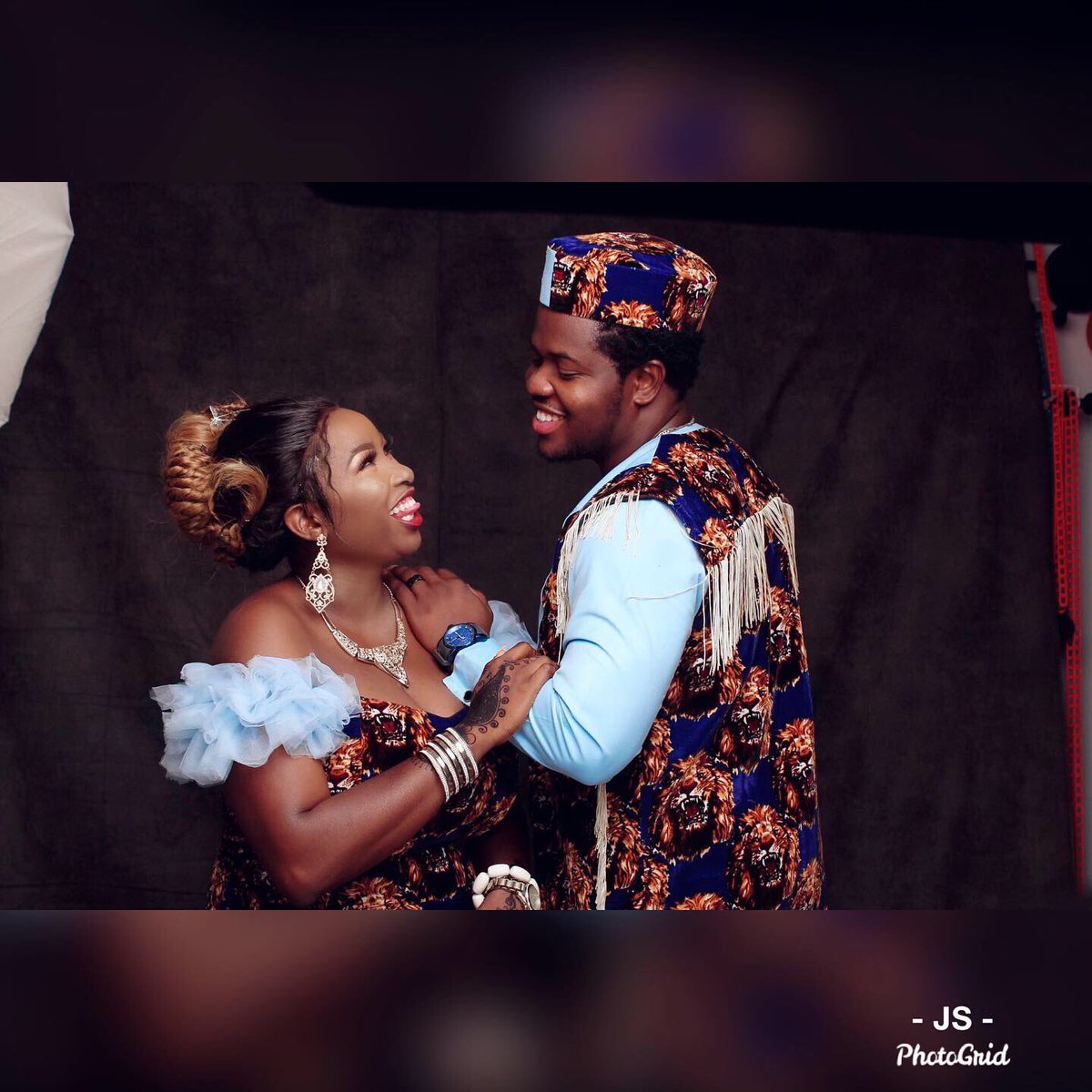 J_solofficialNG's tweet photo. Power couple styled by Us for their New year traditional themed photoshoot ..
We love LOVE 💙💙🤎🤎💙🤎
Complete Outfit 👌🏽👌🏽
#JScouple #JSMan #JSWoman #Fashion #Style #ISiagu https://t.co/o4ixO3AjZV