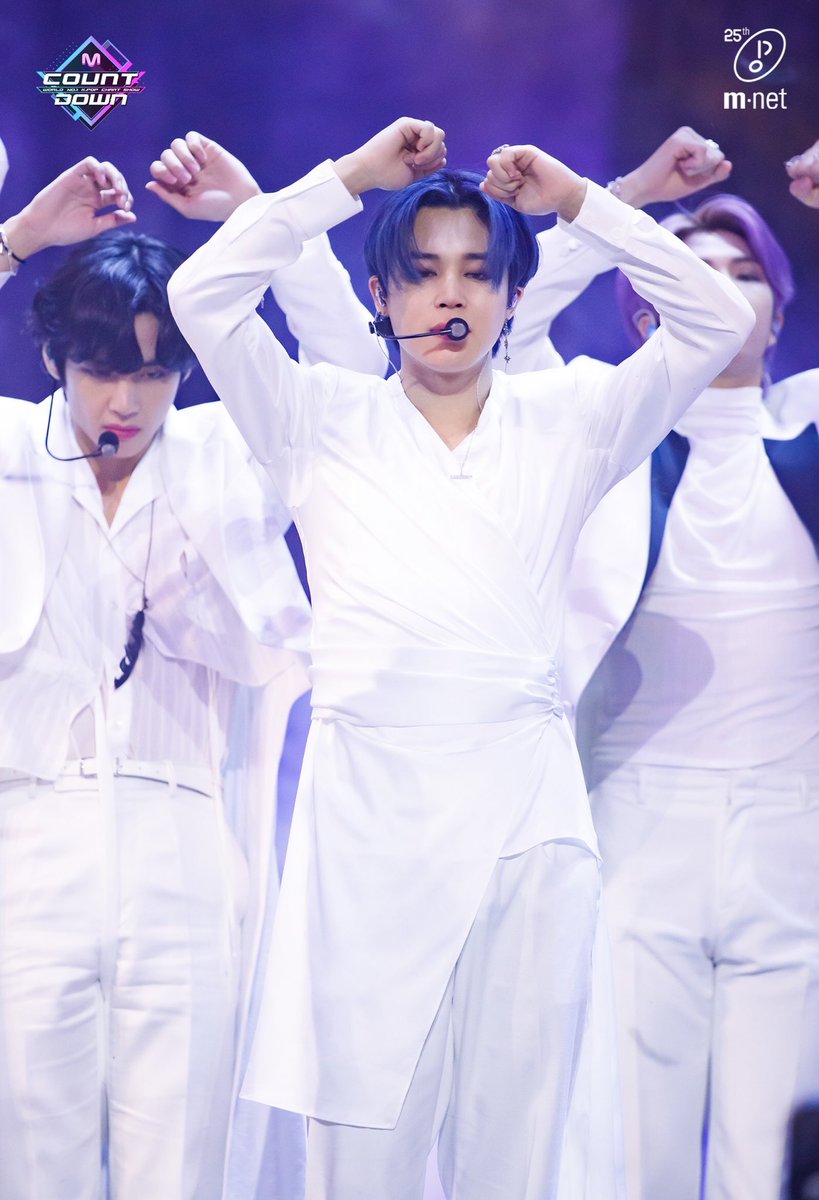 lookatmin1013's tweet photo. [MPD직캠] 방탄소년단 지민 직캠 ‘Black Swan’ (BTS JIMIN FanCam) | @MCOUNTDOWN_2020.2.27 https://t.co/QFHSX7ptqg via @YouTube https://t.co/bhxZbTEgOD