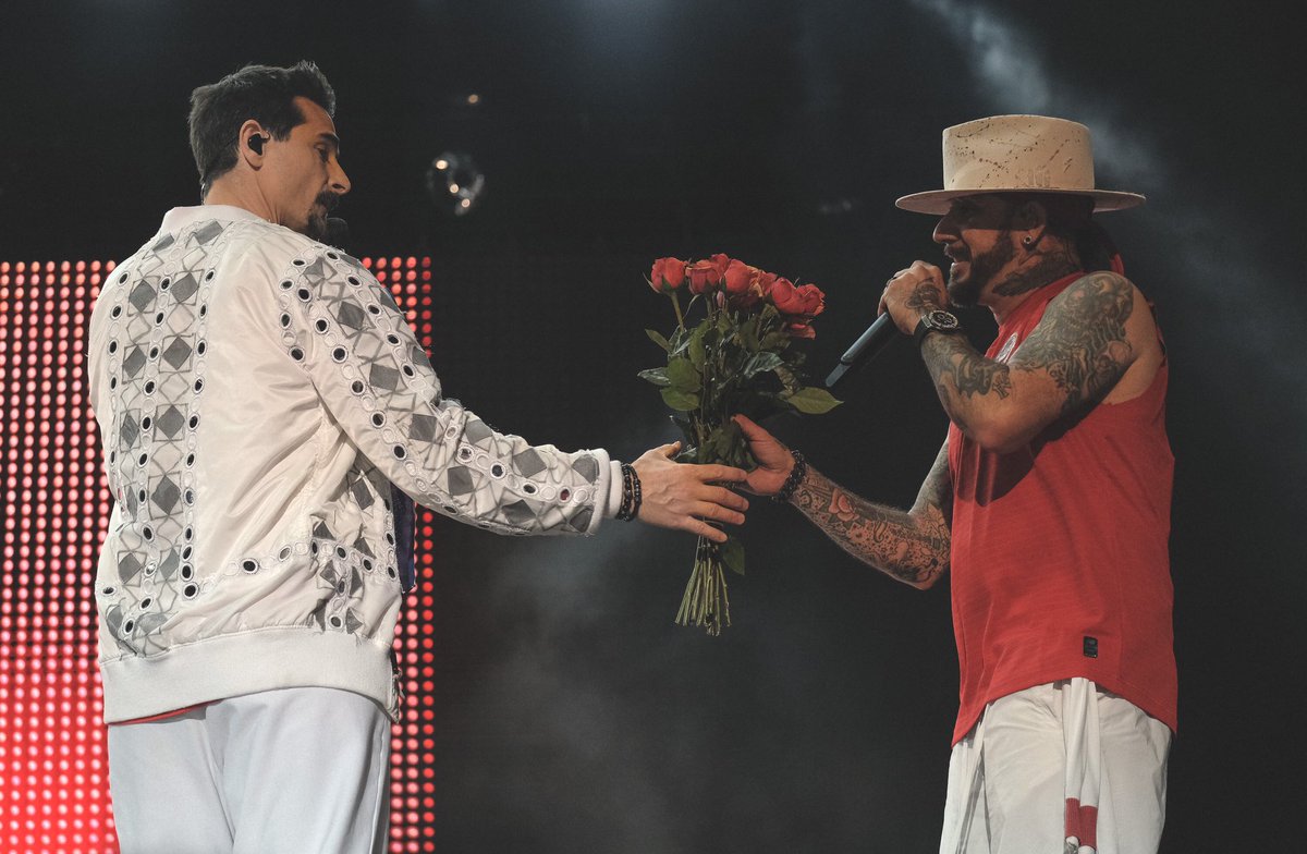 aj_mclean's tweet photo. Costa Rica you were incredible! I’ve got my game face on lol ready for you Colombia! #DNAWorldTour Photos: @Dr_Dude https://t.co/F5HqBe6Xgm