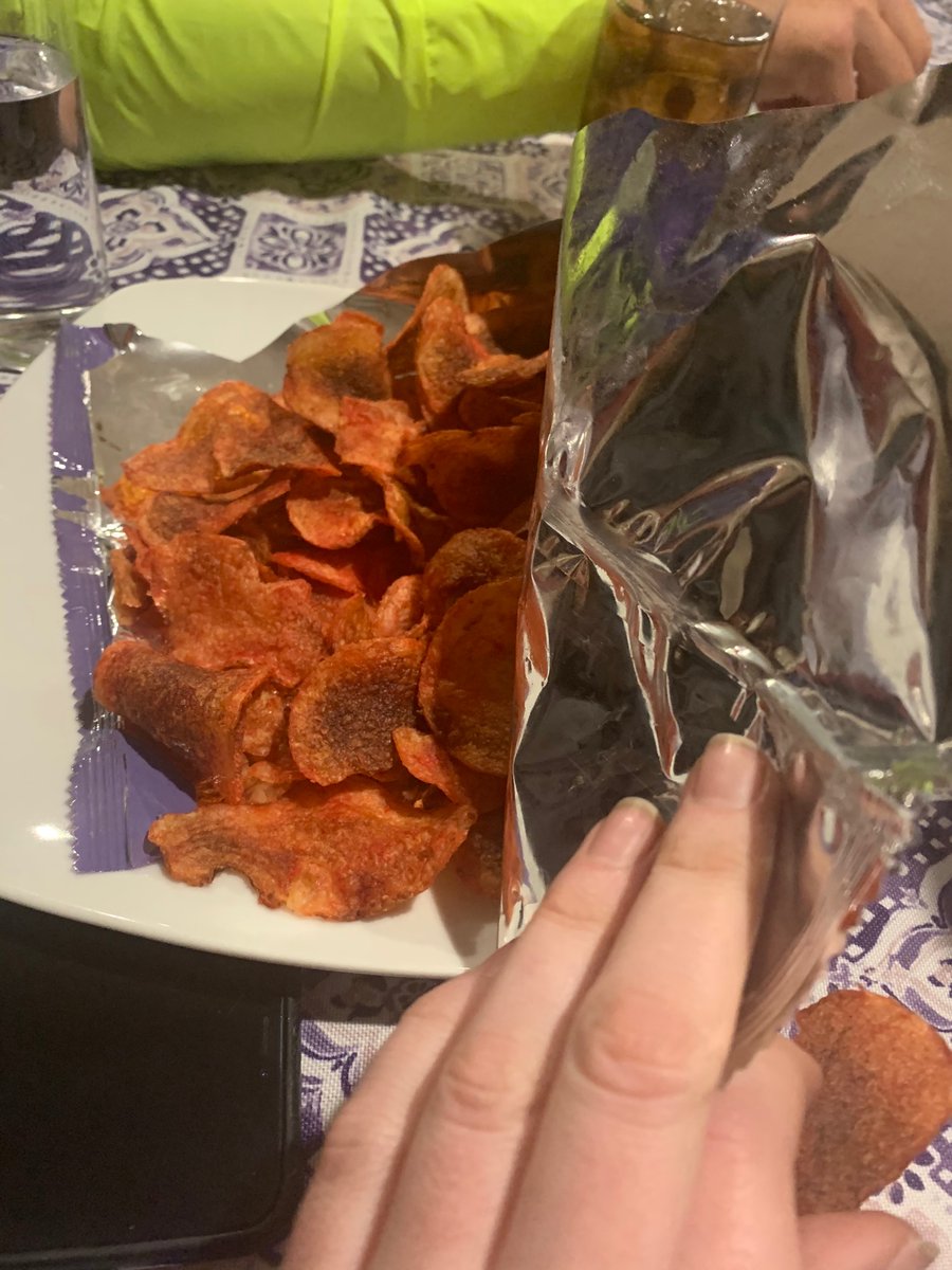 mholsch's tweet photo. @BarcelMx Compre unas papas el viernes y estaban incomibles! No es la primera vez que sus productos no están al cien pero esta vez si fue demasiado. TODAS las papas estaban quemadas, de verdad todas, no se podían comer! Por favor hagan algo al respecto! https://t.co/5GNr2UhjlN