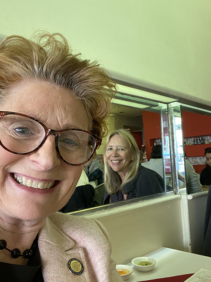 JoAnneSimonBK52's tweet image. Dim sum w/ @GailKarlsson in #Chinatown at #DimSumGoGo. Next week #Brooklyn #Chinatown!  Thanks also to gracious and efficient @NYCTSubway token booth clerk who helped with my lost #Metrocard this morning!