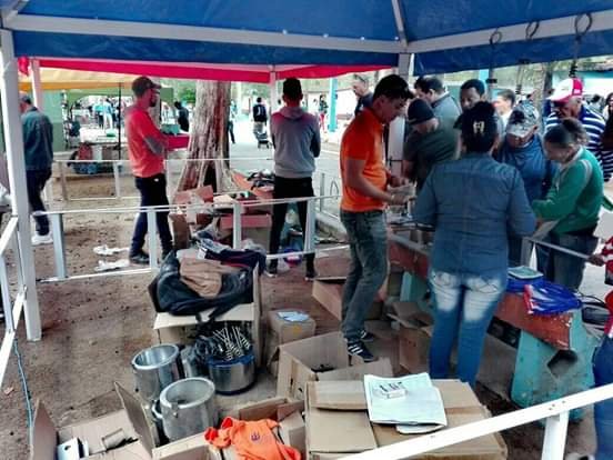 Feria de Oportunidades de la Empresa Provincial de Servicios de Sancti-Spíritus: este domingo en la Feria Agropecuaria "Delio Luna Echemendía".
#ComercioInterior #TodosSomosComercio <a href="/PresidenciaCuba/">Presidencia Cuba 🇨🇺</a> <a href="/DiazCanelB/">Miguel Díaz-Canel Bermúdez</a> @LuisTFonseca <a href="/BetsyDazVelzqu1/">Betsy Díaz Velázquez</a>