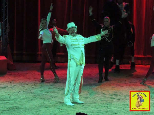 circusfans_ita's tweet photo. Circo Busnelli Niuman: per vedere le foto dello show scattate a Sona (VR) il 25/10/19 cliccate su https://t.co/5CxZ4aNEAs 
#2020 #cirque #circo #chapiteau #circus #circuslife #circusfans #cirk #circobusnelliniuman
#circobusnelli https://t.co/i2Htp1dBcj https://t.co/aacZv2JrF2