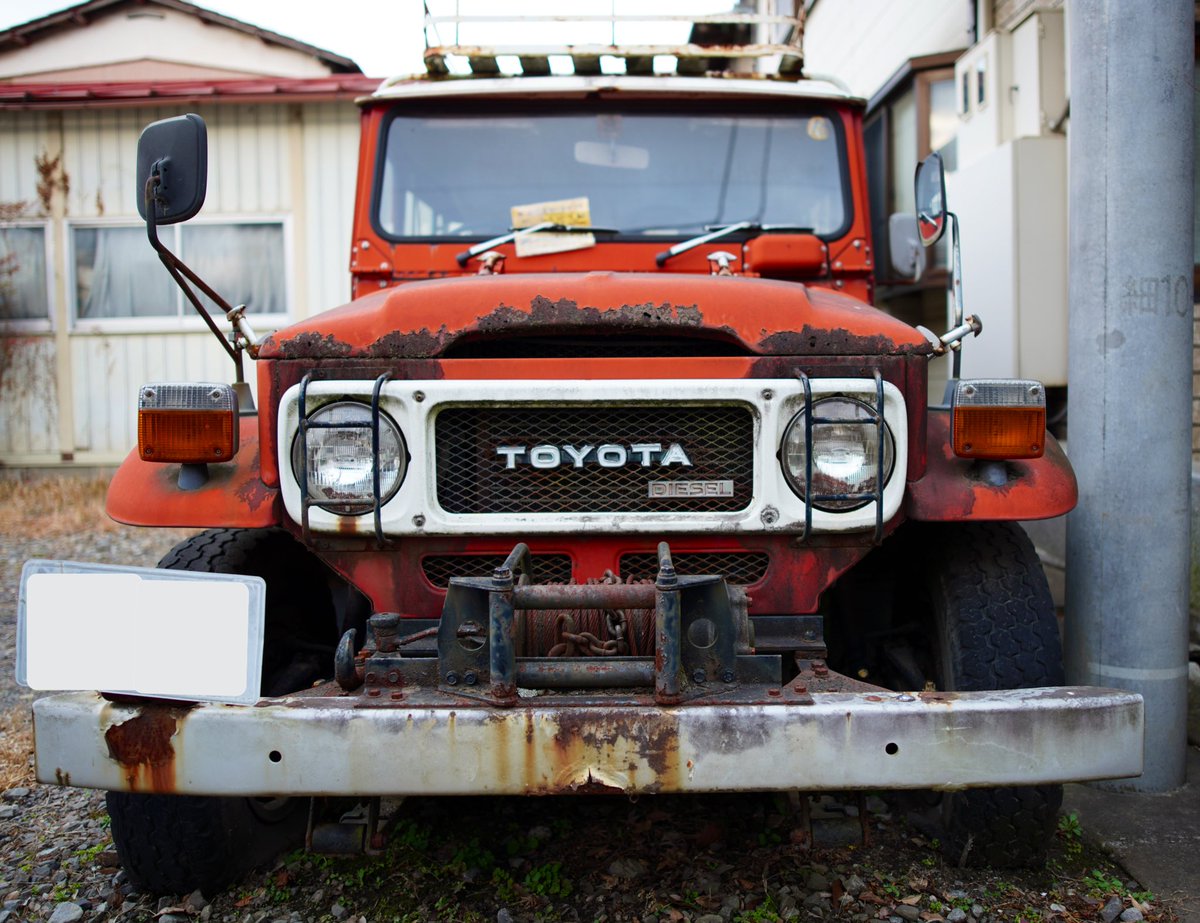 Nao33nao33 流石に正確な型式が分かりませんが 40系のランクルである事に間違い無いですね Bj40 きっちり レストアしたらレッドが映えそうですけどねーー 野ざらし 勿体ない ランクル Landcruiser ランドクルーザー ノスタルジック オールドカー