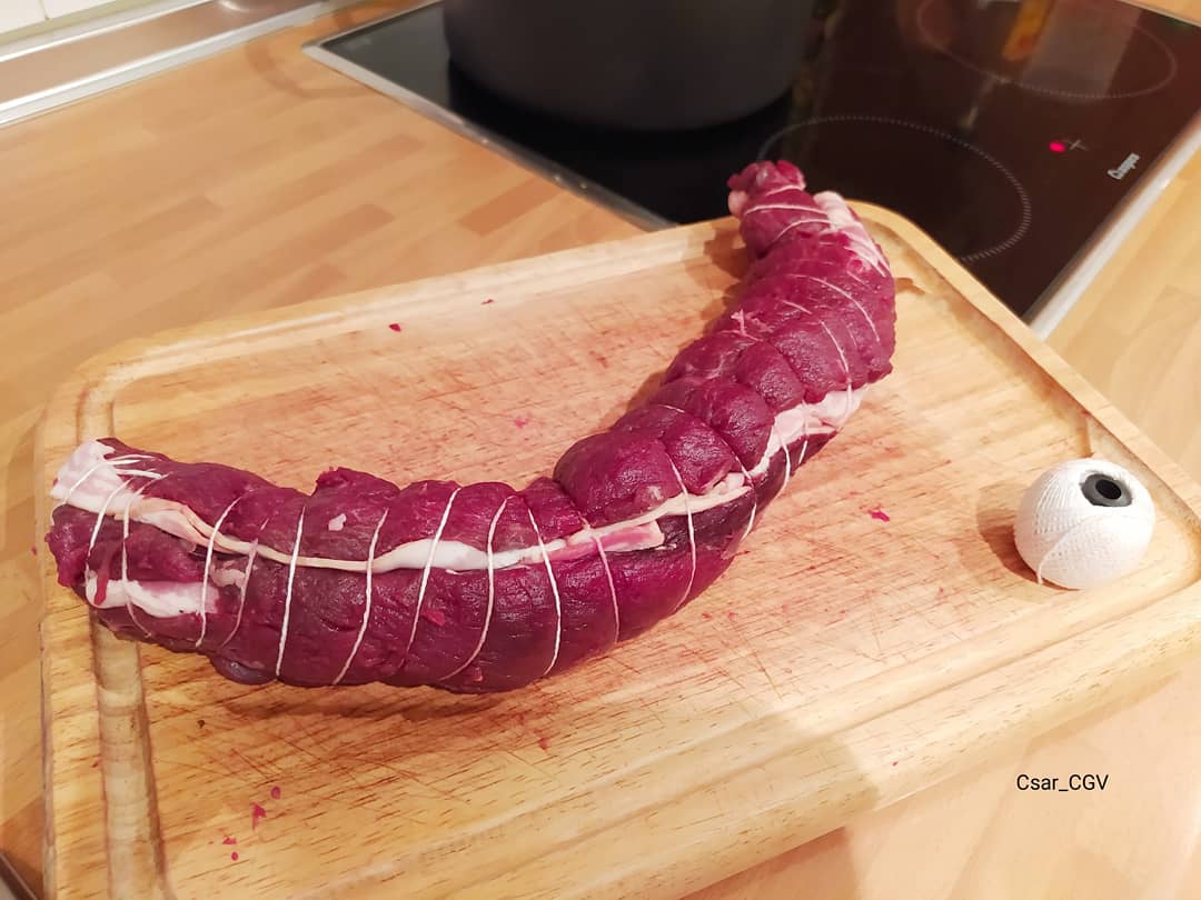 Csar_CGV's tweet photo. Lomo de #corza relleno. 😋😋 #roedeer tenderloin. Receta completa:
https://t.co/APNFBHcYtM

#comoloquecazo #fieldtoplate #fromfieldtoplate #eatwhatyoukill #cocinandocaza #recetasdecaza #roebuck #delcampoalamesa #carnedecaza #roedeerhunting #capreoluscapreolus https://t.co/CZOhq69hBL