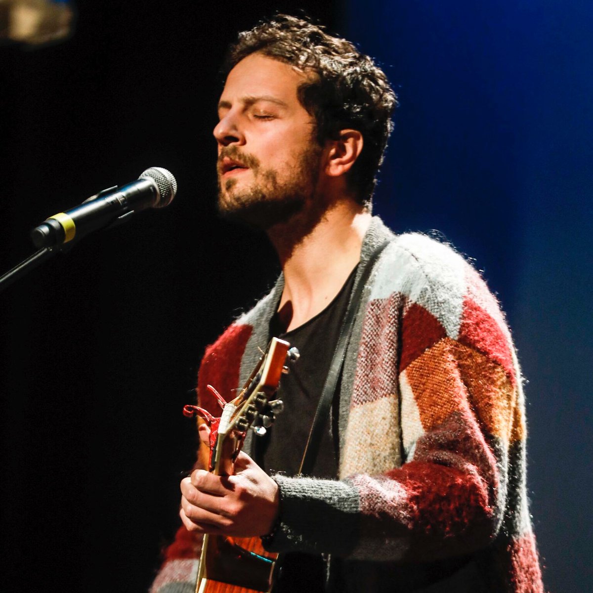 musicultura's tweet photo. "Cantando in inglese mi sentivo un "fake". Il mio ritorno alle origini, all'abruzzese è una ricerca di sincerità".🎸 #Setak porta cuore e chitarra al Lauro Rossi.♥️ #Musicultura2020 https://t.co/FiXicGqStk