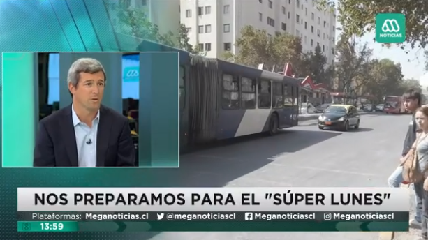 meganoticiascl's tweet photo. 📺 #MeganoticiasActualiza |  #SuperLunes: Luis Stuven, Gerente de Seguridad Vial: "Salgan por lo menos media hora antes para evitar horarios punta"

📡 Señal en vivo » https://t.co/SHRXr5Ws3t https://t.co/cQhdCuD4HE