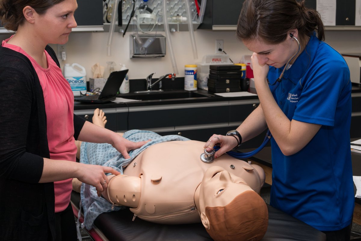 UNEAdmissions's tweet photo. What are #UNE students saying about our #AppliedExerciseScience + #AthleticTraining programs? 

✔️ Down-to-earth, caring faculty
✔️ Hands-on learning opportunities 
✔️ Interprofessional education activities
+ more!

Join us for an info session tomorrow: https://t.co/FJEk3eARzA https://t.co/sKpo3C1FRh
